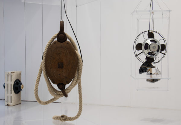 Vue de l'exposition de William Anastasi Sound-Objects, Galerie Jocelyn Wolff, Romainville © Chloé Philipp
