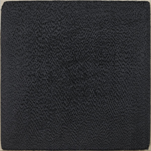 Noire Relief en polystyrène et pigments sur toile, 2023  102 x 102 cm 
