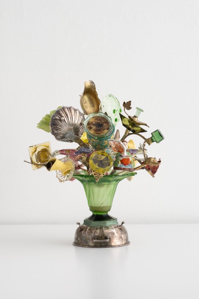 Stéphané Edith Conradie, Klinkende Simbaal II, 2025, Assemblage d’éléments divers, Courtesy Ceysson & Bénétière