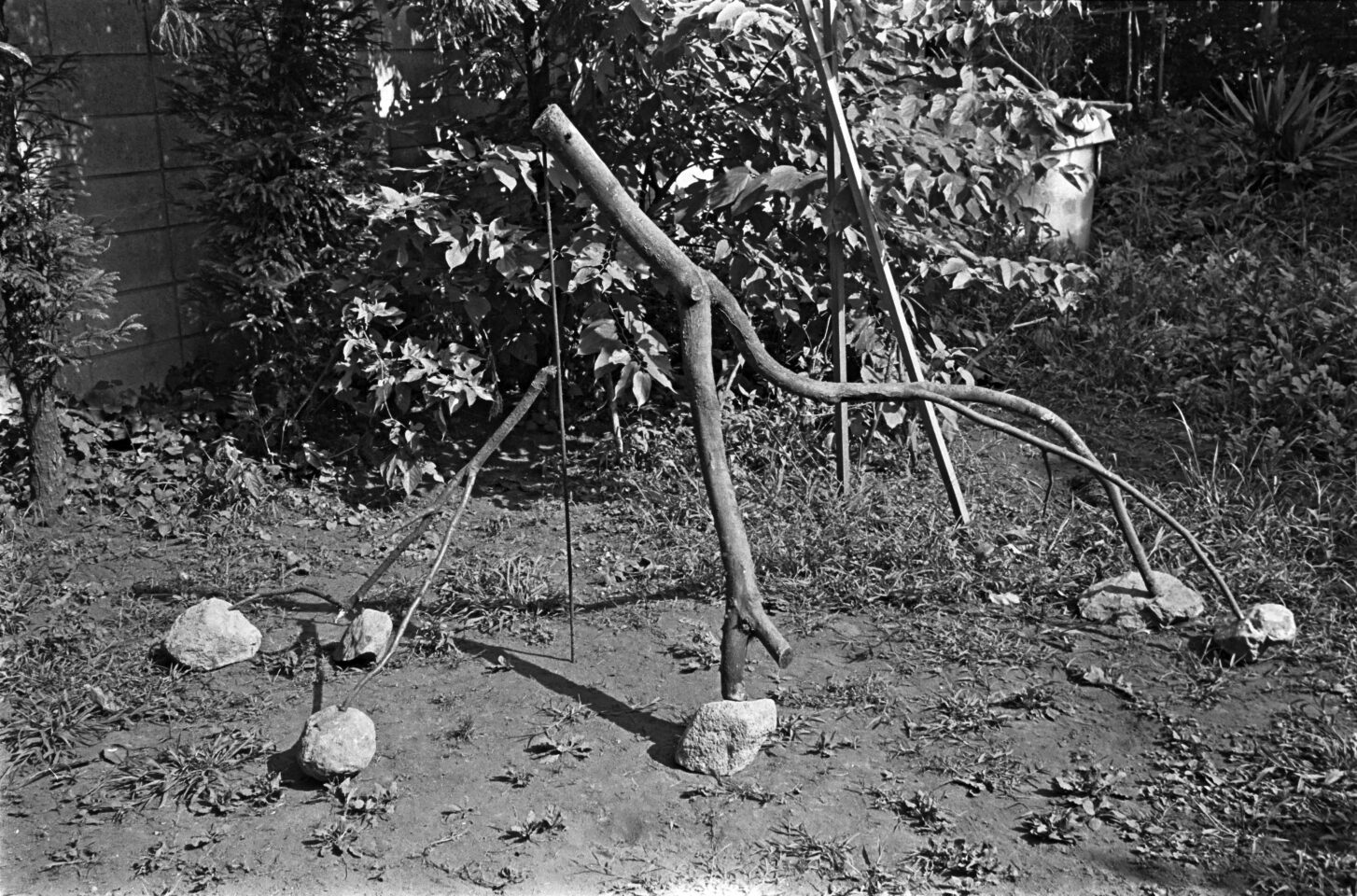  Kishio Suga, Branches of Critical Boundary, 1974 © Kishio Suga