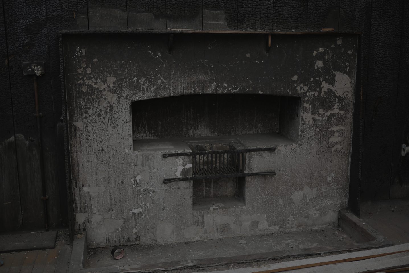 Martin Boyce Spook School, 2016 Giclee Photographic Prints 19 x 12,5 cm each (unframed), 21 parts 52 x 42 x 2 cm each (framed), 21 parts Courtesy the artist and Esther Schipper, Berlin/ Paris/Seoul Photo © Martin Boyce Studio