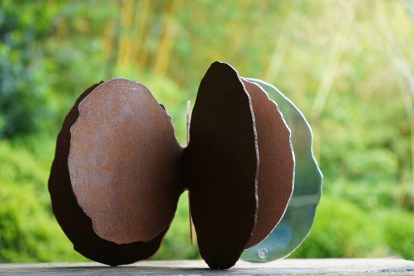 Guillaume Castel, Palma, acier Corten et inox, 19 x 25 x 29 cm, 2024, Courtesy Galerie Ariane C-Y, œuvre Guillaume Castel, ©image Gregory Copitet.