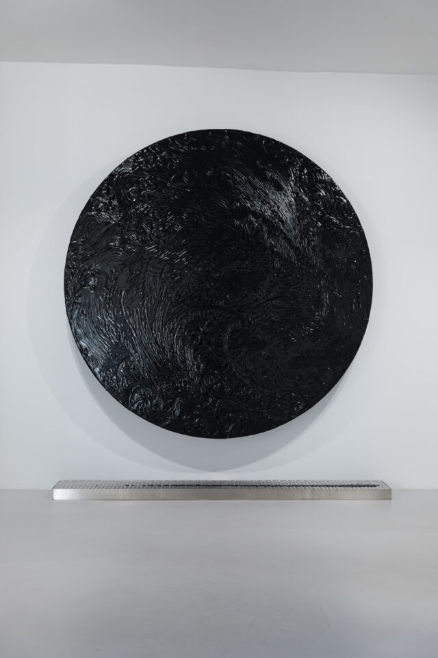 Arcangelo Sassolino, Aux abords du seisme, artwork Galleria CONTINUA Paris C Hafid Lhachmi ADAGP Paris