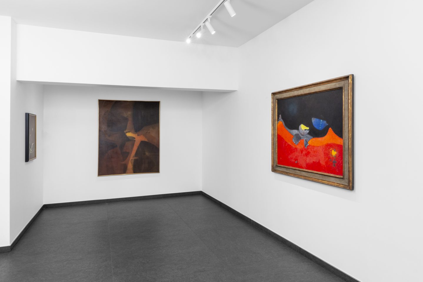 MAX ERNST & JOAQUÍN FERRER - Les surprises du hasard exhibition view, Galleria Continua / Paris Matignon. Photo: © Paul Hennebelle. Paris ADAGP 2025