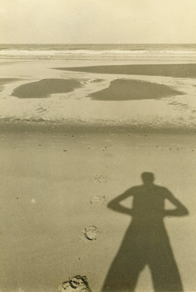 Image : 28,4 x 19,3 cm
Carton : 40,4 x 32,3 cm
Signé au crayon sous l’image, à droite
Tamponné au dos : Jean Moral, Paris
Courtesy Gilles Peyroulet & Cie, Paris